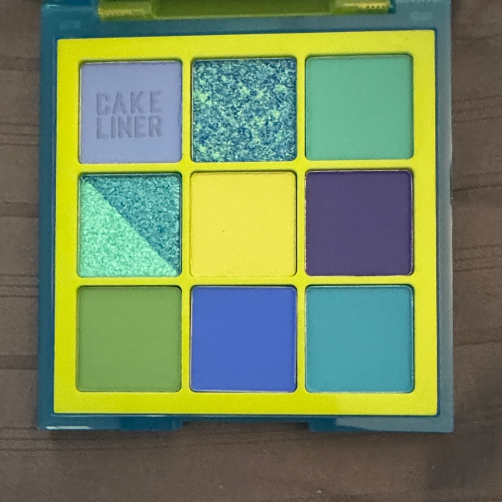 HUDA BEAUTY Vibrant color block Eyeshadow Palette - Blue, Green, Yellow, Purple